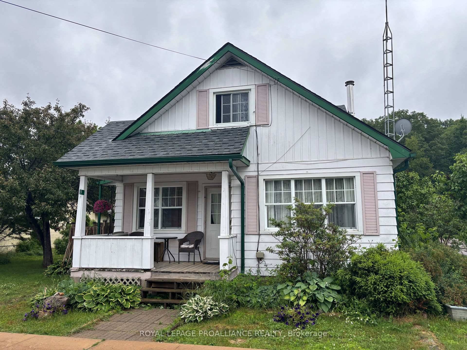 This 4 bedroom, 2 bathroom home is clean, bright, and welcoming a great choice for first time buyers, families, or seniors looking for easy main floor living.