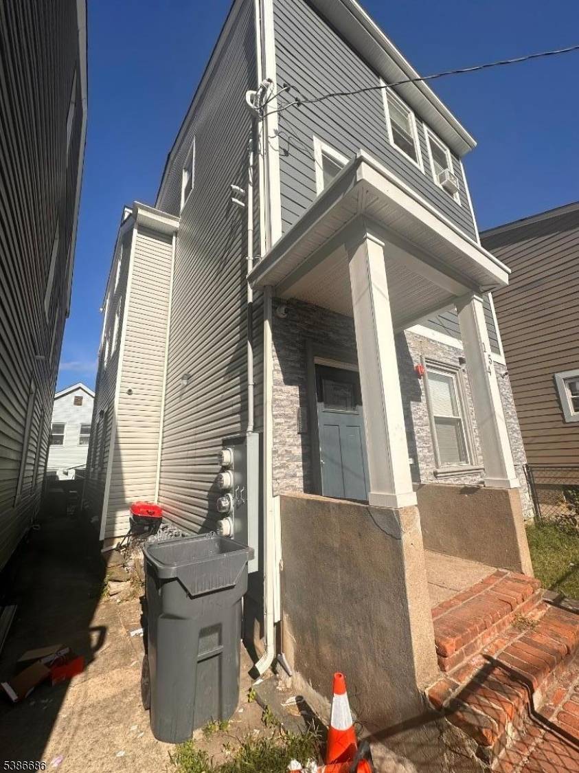 Turnkey 3 Family Home The Perfect Live in InvestmentWelcome to your new home and smart financial future !