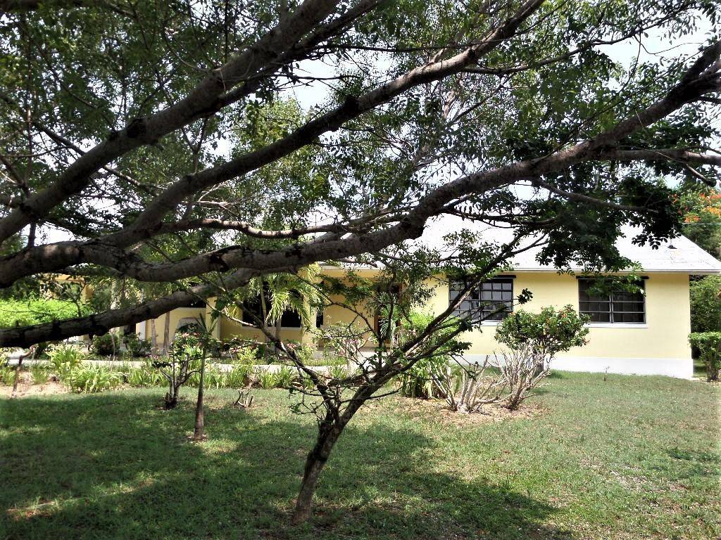 HOUSE IN HAMILTON'S Single Family Home Long-Island-Bahamas