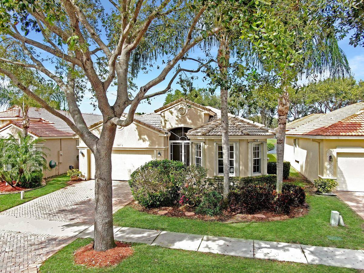 Experience refined elegance and relaxed comfort in this 3 bedroom, 2.