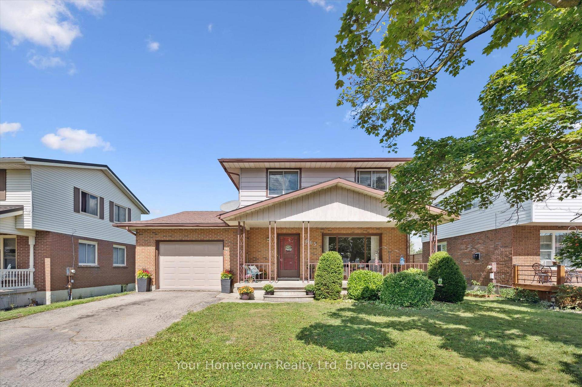 Solid 3 bath 2 bed family home on quiet street in the charming town of Palmerston.