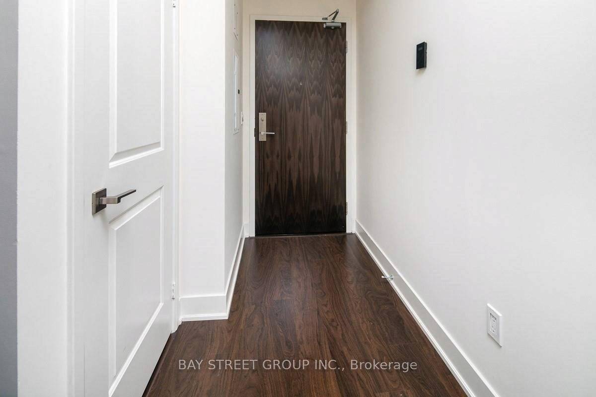Luxurious Condo North East Corner Unit With Unobstructed View !