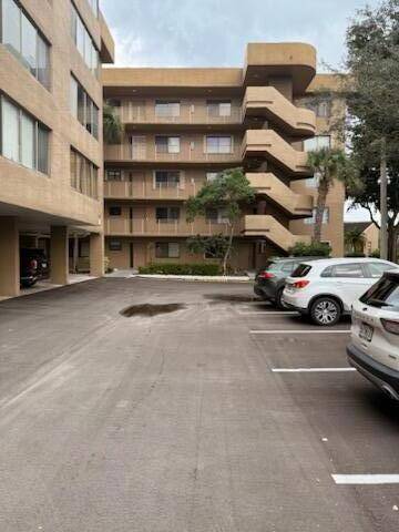 Newly painted 2 bedrooms and 2 Baths CondoIn a gated community.