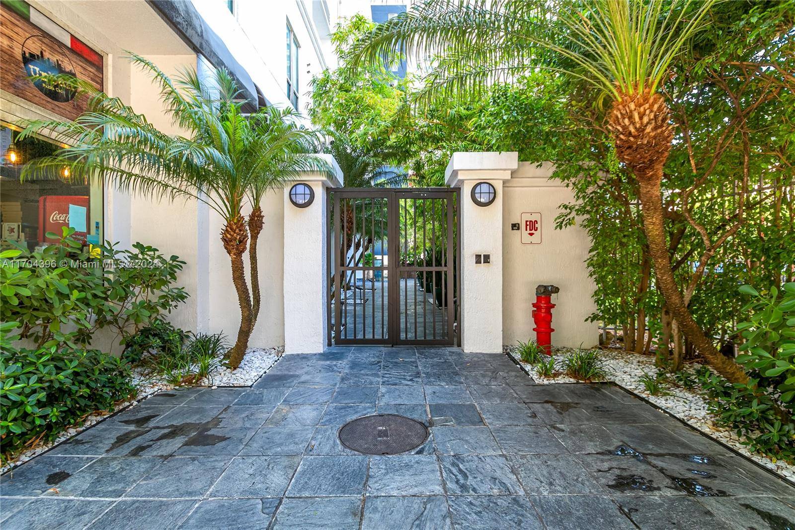 Spectacular 2 bedroom 2 bathroom unit with city views.