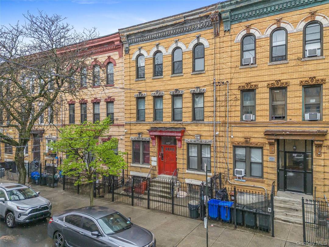 Prime 6 Family Building for Sale 100 Vacant Heart of Bushwick, Brooklyn Rare opportunity to own a fully vacant 6 family building, each unit featuring 2 bedrooms, 1 bathroom, perfectly ...