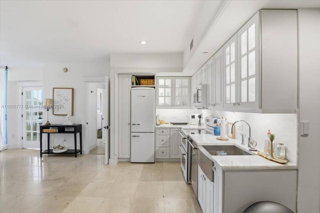 Beautifully remodeled 2 bedrooms 2 bathrooms 12th floor apartment located in the heart of Brickell.