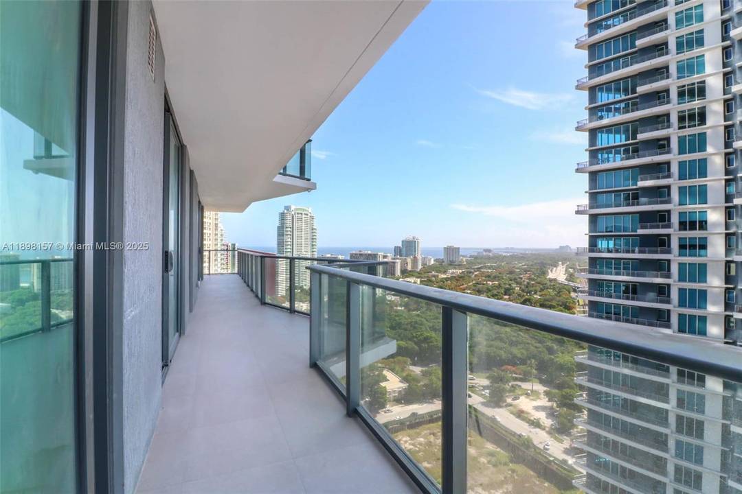 Enjoy Living on this LUXURY lifestyle CORNER 3Beds 2Baths 1HalfBaath condo with BREATHTAKING VIEWS from Intracoastal and Miami Skyline.