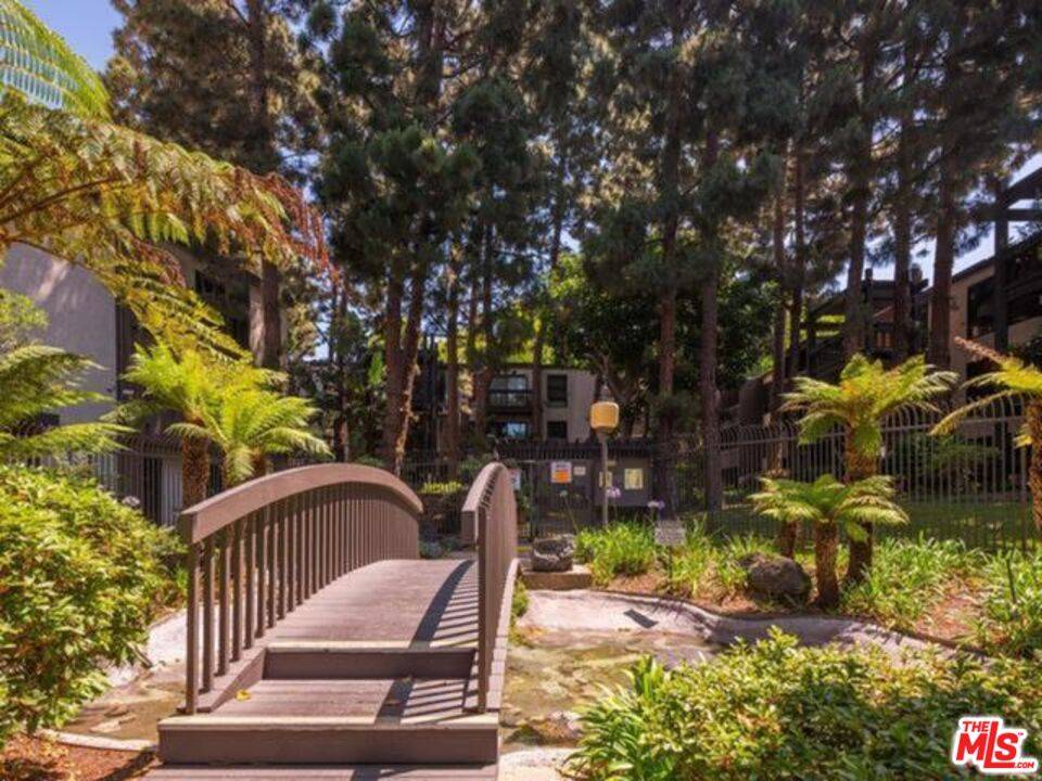 7777  W 91st St 1BR La