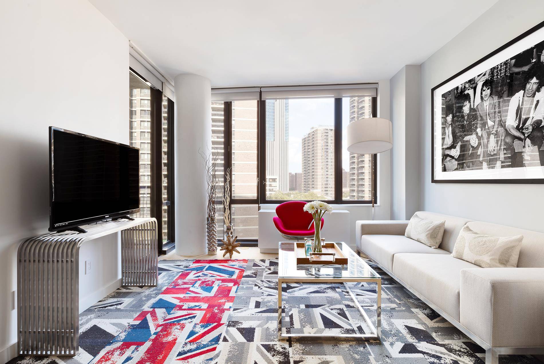 Stunning High Floor 1 Bed Separate Home Office Bonus Room on the 22nd Floor of the Building.