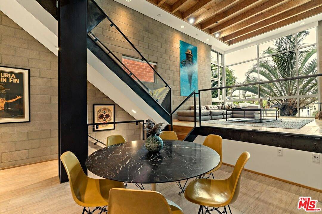 631  N Larchmont Blvd 3BR Mid Wilshire La