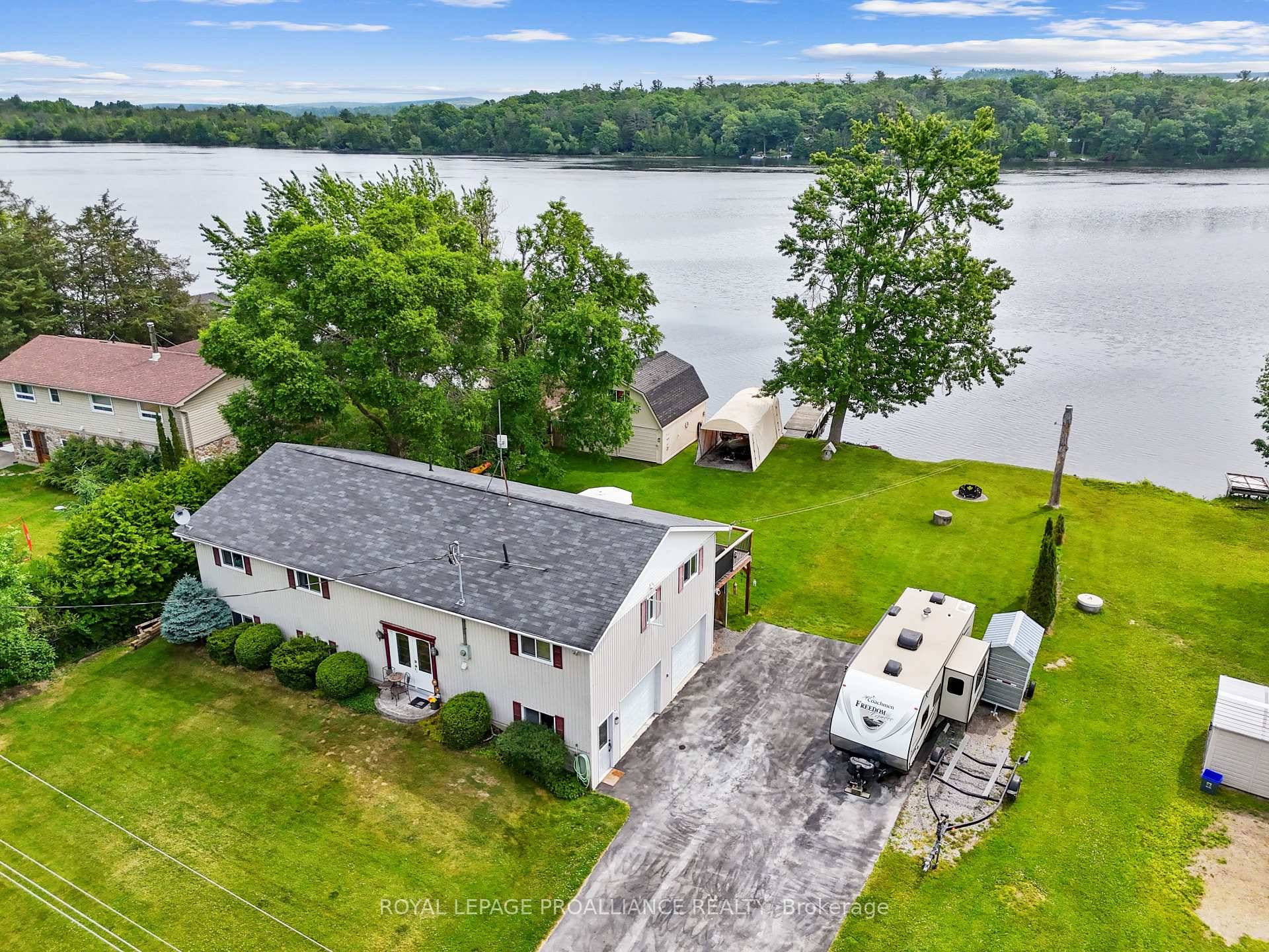 Welcome to your lakeside retreat !