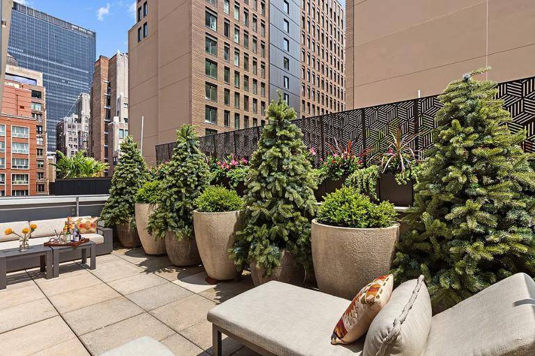 Dreaming of a spectacular terrace amp ; private garaged parking ?