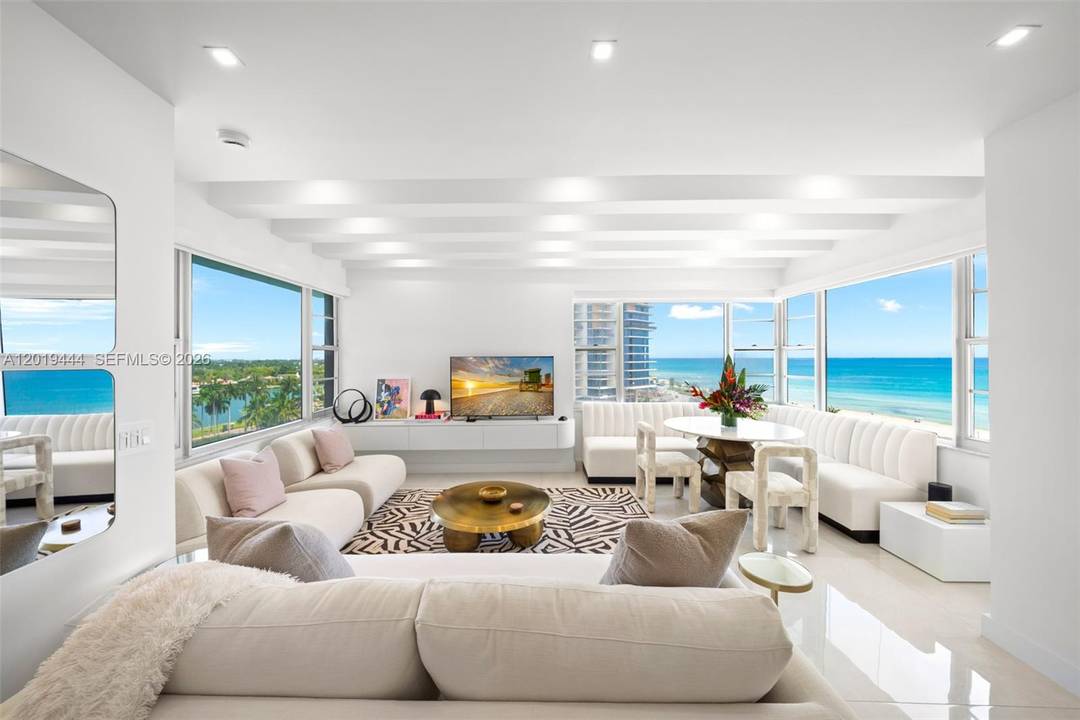 Casual elegance describes this BEACHFRONT pied a terre.