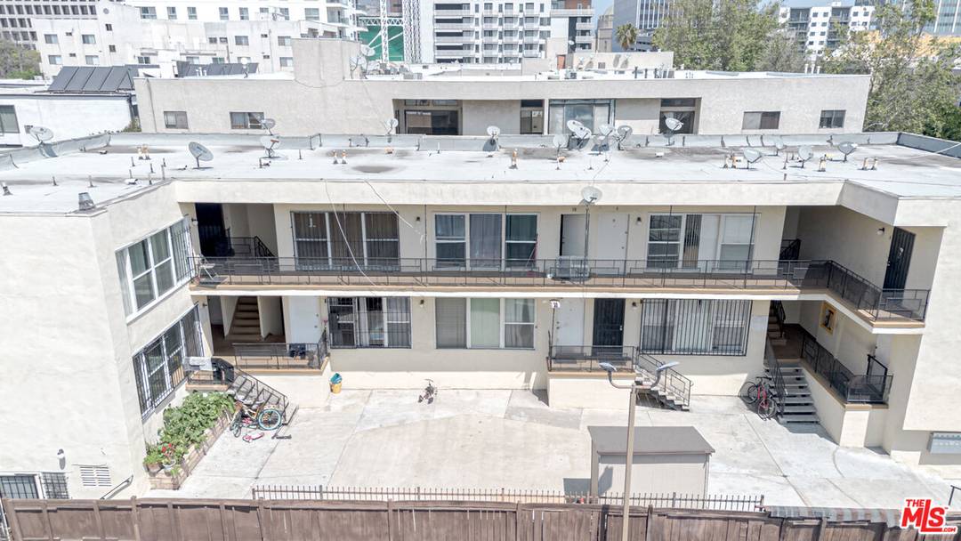 741  S Hobart Blvd 15BR Hancock Park La