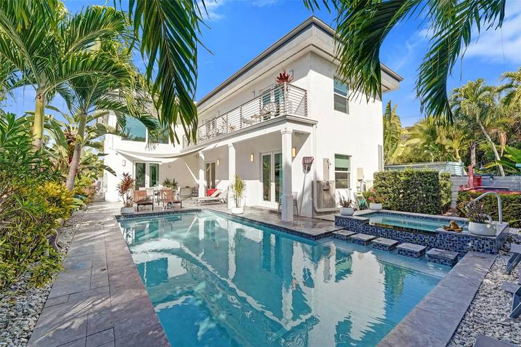 Welcome to Casa Hermes, a stunning modern residence just 2 blocks from vibrant Wilton Drive.