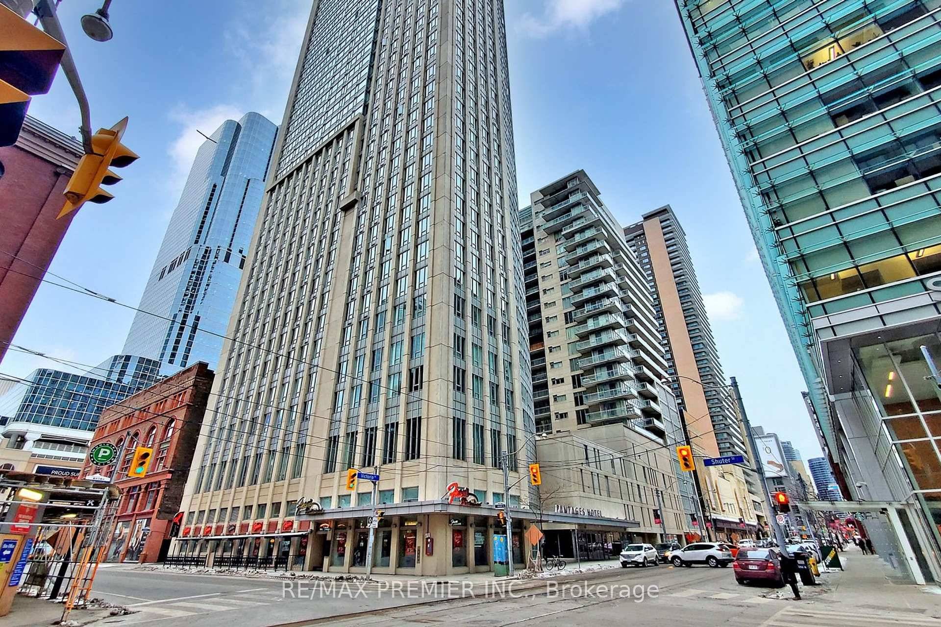 Location... Location... Welcome to Pantages Tower !