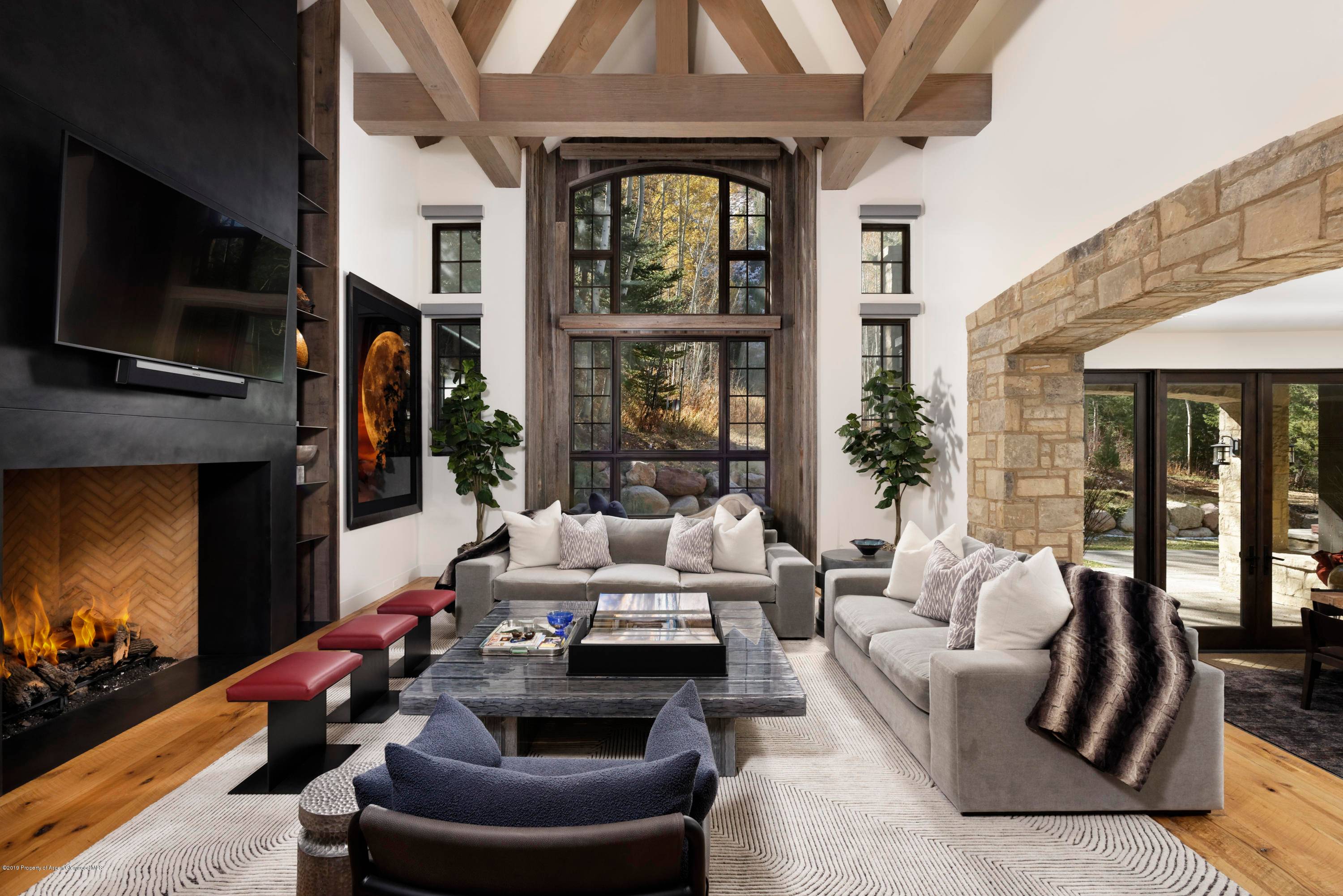 Enjoy the private alpine setting of Aspen Highlands, along with the pool, spa, and fitness center of the Ritz Carlton Club !