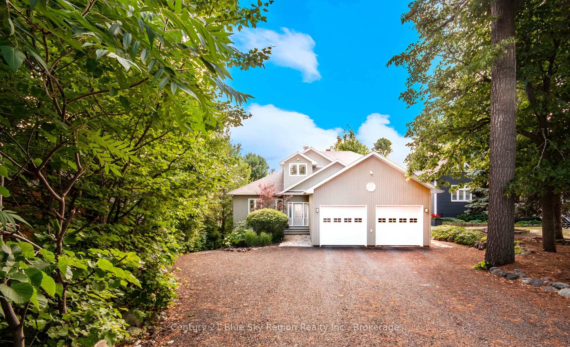 Welcome to this stunning, custom built south facing home on an extra deep waterfront lot on Callander Bay, Lake Nipissing, located in the desirable Osprey Links Subdivision with full municipal ...