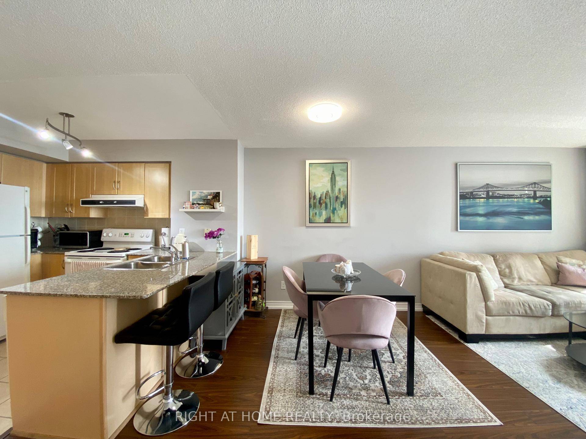 Bright And Spacious 1 Bedroom Suite Located In The Heart Of Thornhill.
