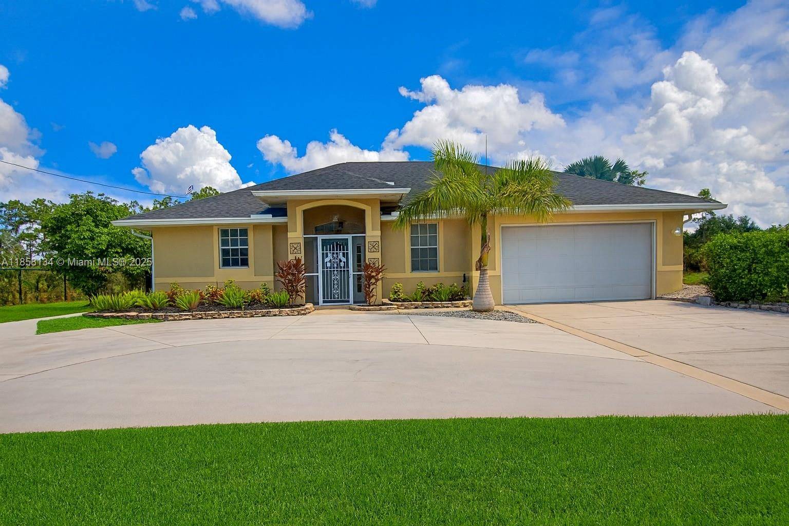 Live in the Home of Your Dreams With a Canal View !