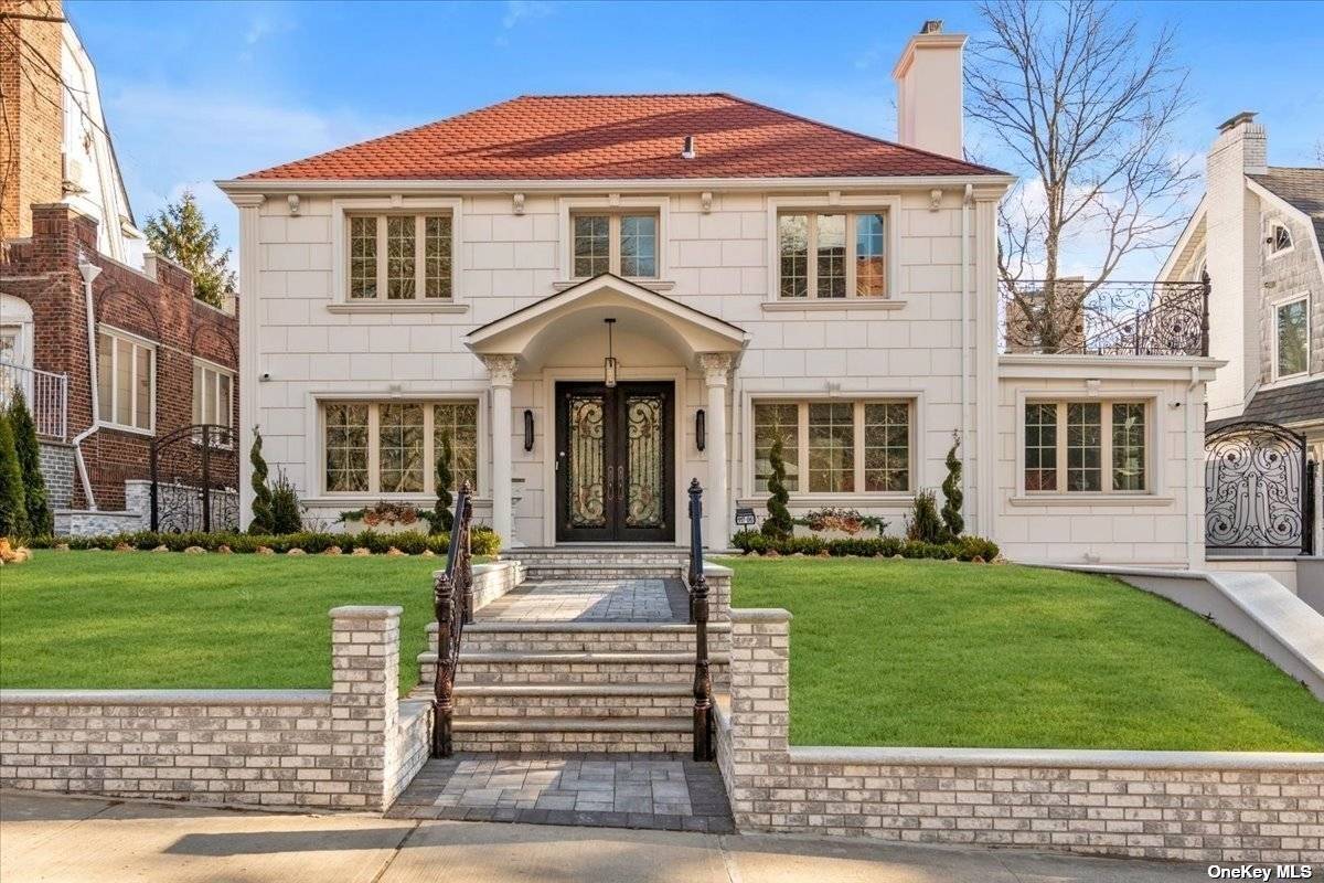 Presenting an Exquisite Masterpiece Residence of Unparalleled Luxury in the Coveted Enclave of Kew Gardens Indulge in the Splendor of this Opulent Estate, a True Paradigm of Elegance, Painstakingly Reimagined ...