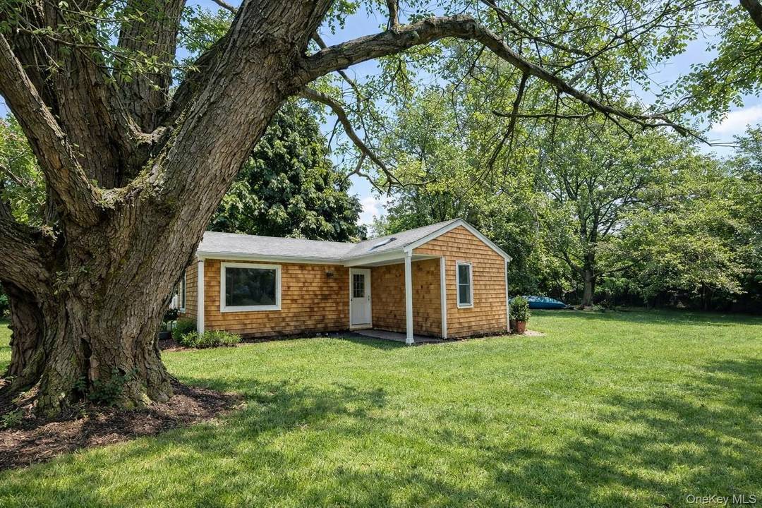 Set on a beautifully level 1.