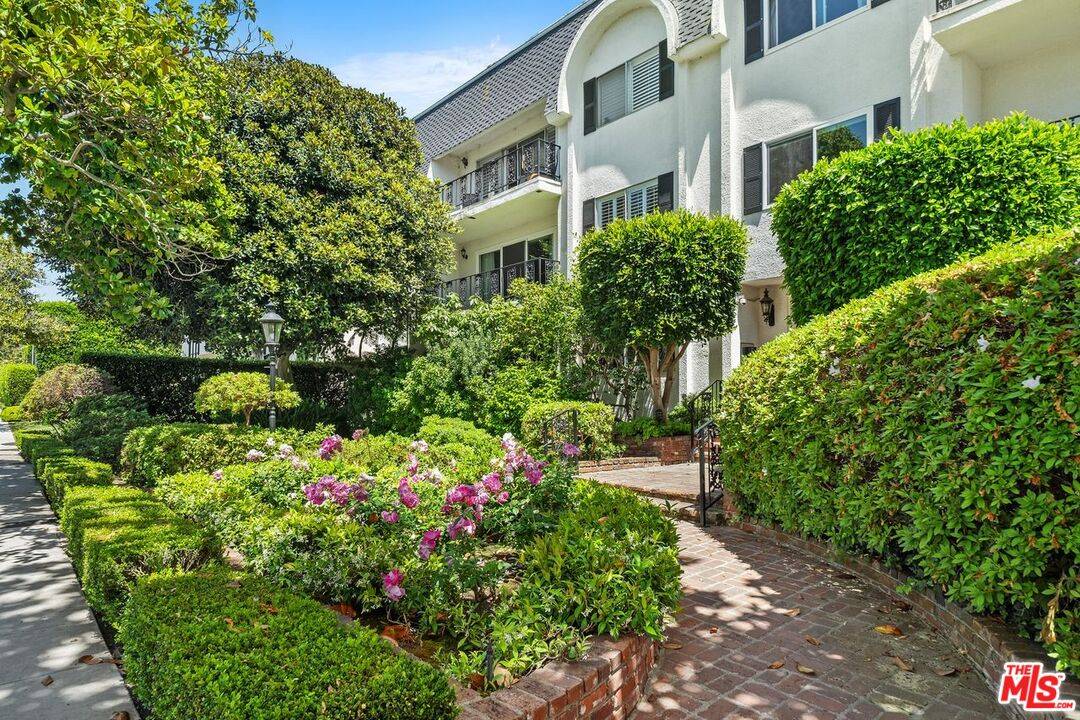 404 San Vicente Blvd 2BR Pacific Palisades La