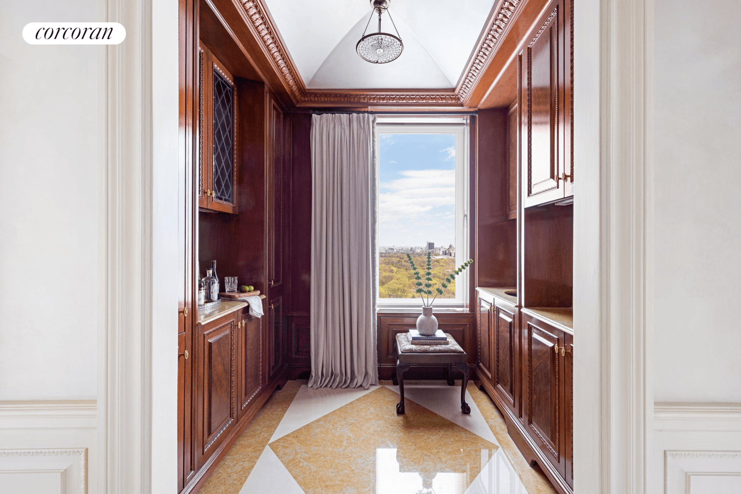 Perched on the 30th floor of the iconic Hampshire House, this majestic residence offers an unparalleled long view of Central Park.