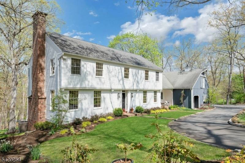 Classic, custom colonial set on private cul de sac lot welcomes you home !