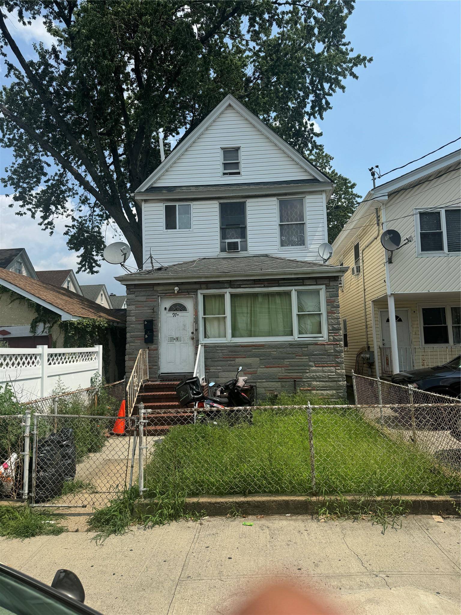 prime location ! ! ! ! ! investors and 1st time home buyers.