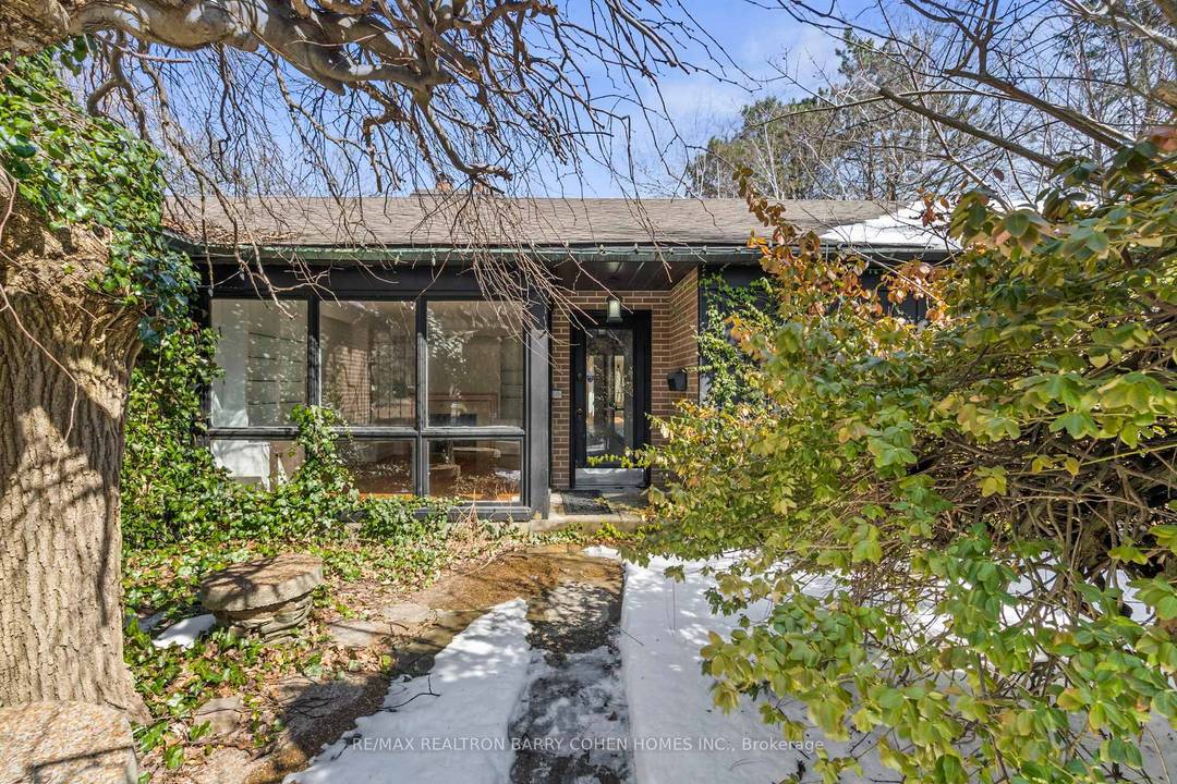 Ravine Peninsula Property With Panoramic Views.