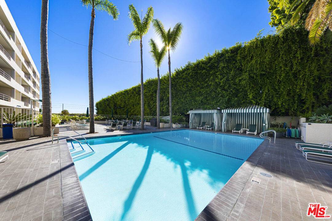 1131   Alta Loma Rd 2BR Sunset Strip La