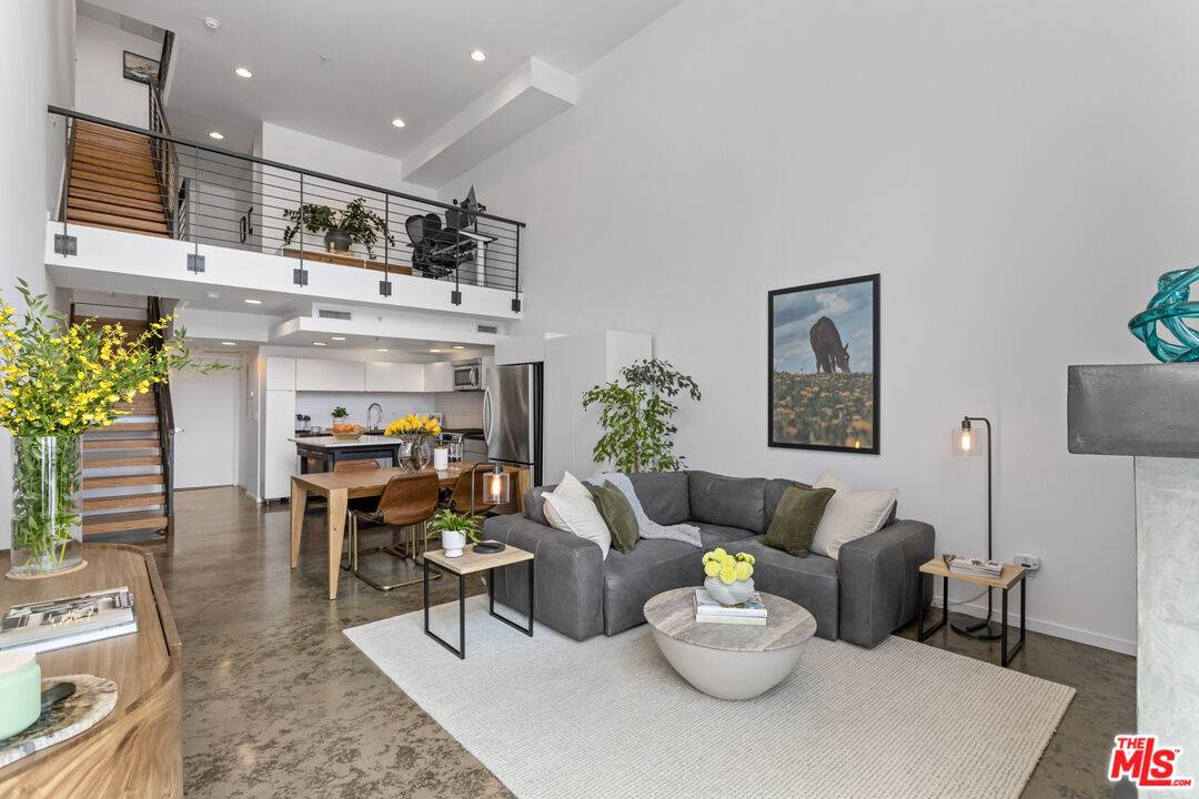 333  S Wilton Pl 2BR La