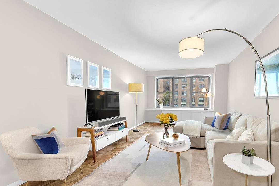 Living at 72nd Street and Central Park West is no longer just a dream, for this beautifully renovated one bedroom is ready to welcome you home.