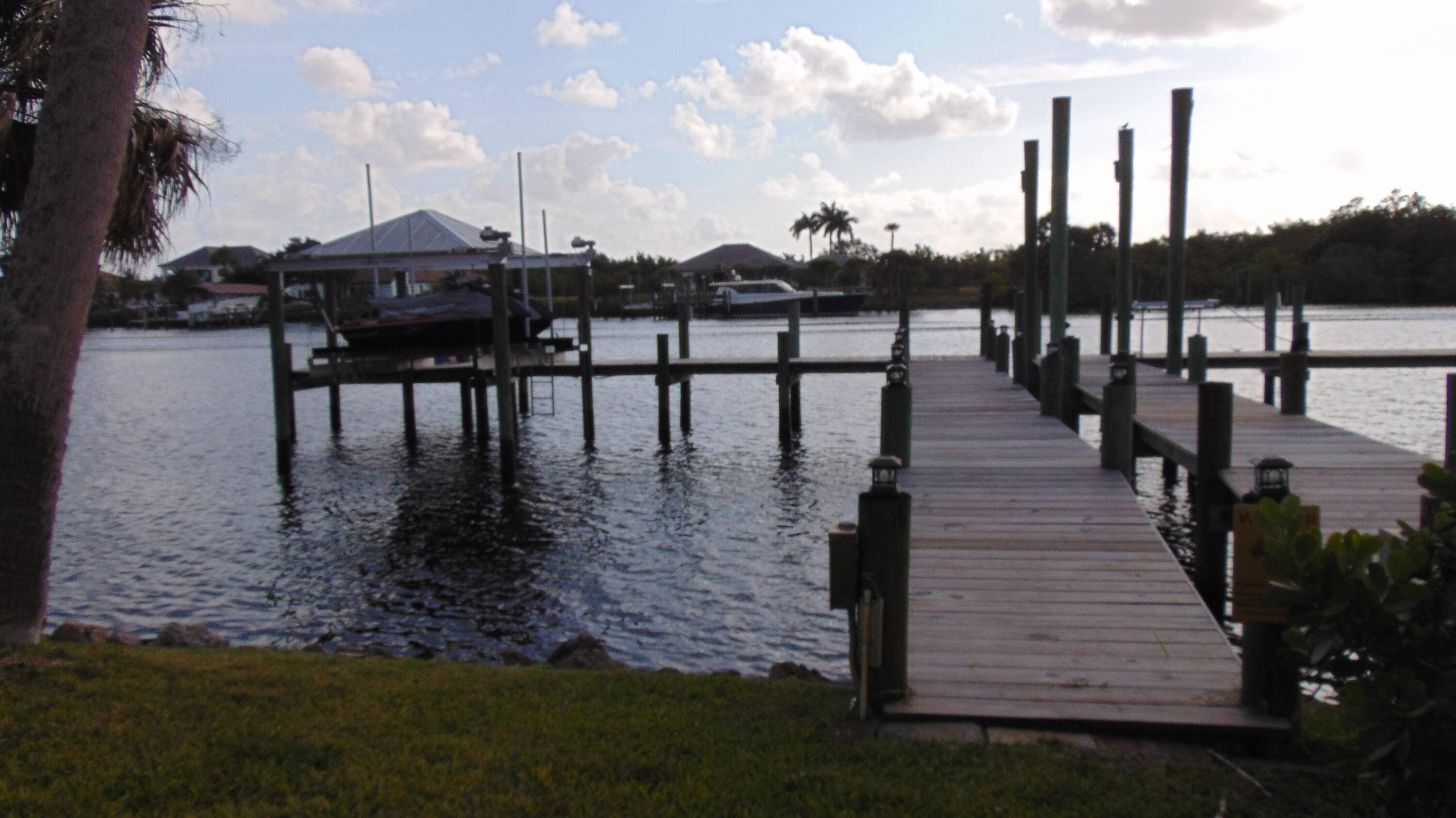 Exquisite waterfront estate in prestigious Vikings Lookout.