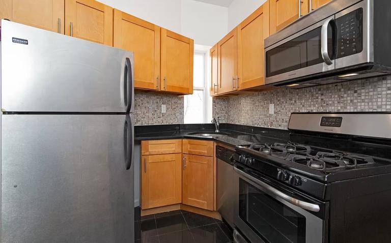 Apartment Details 2 Queen Full Sized Bedrooms with Windows and Closet Space Stainless Steel Appliances Refrigerator, Stove Oven and Dishwasher !