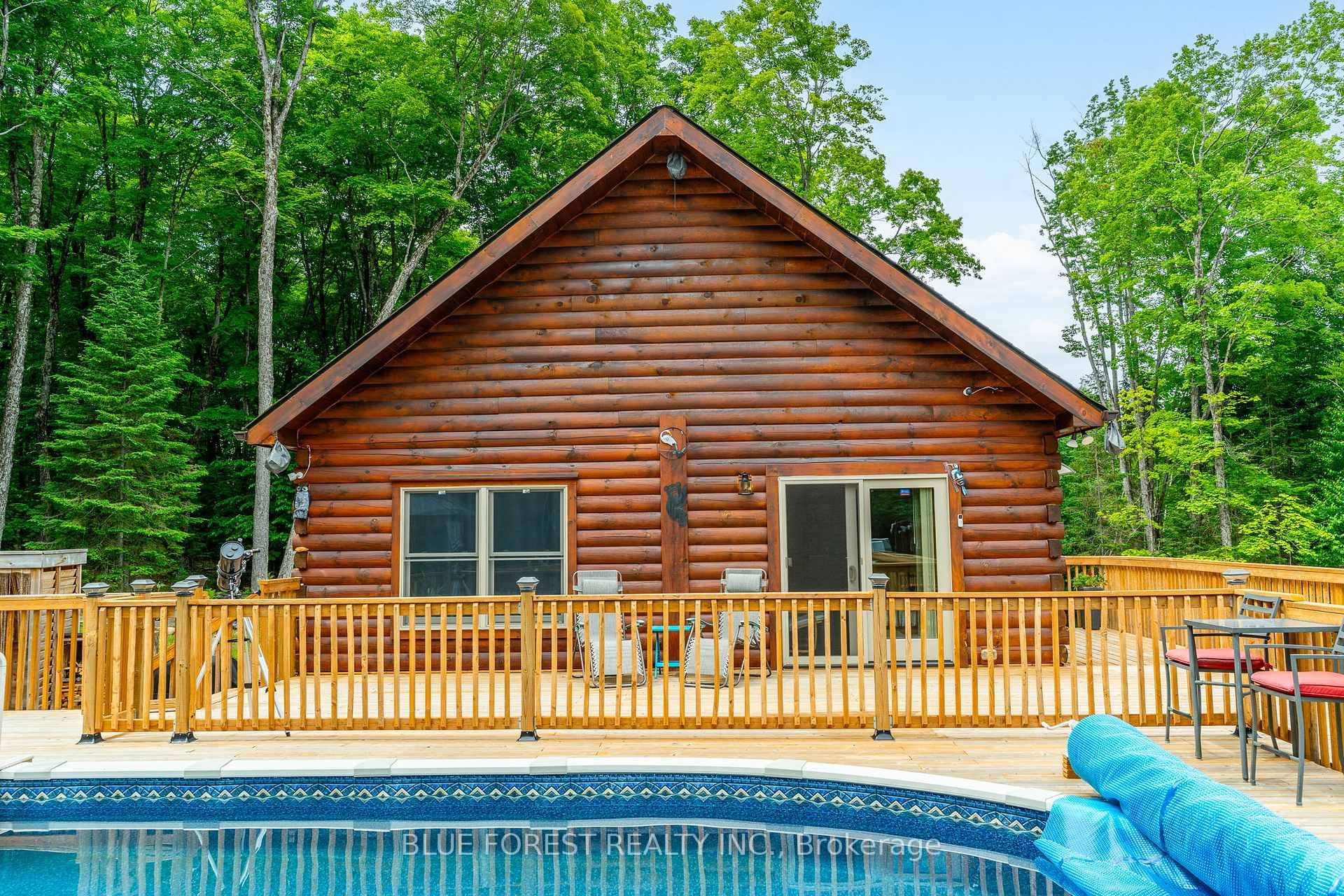 YOUR OWN PRIVATE RESORT !