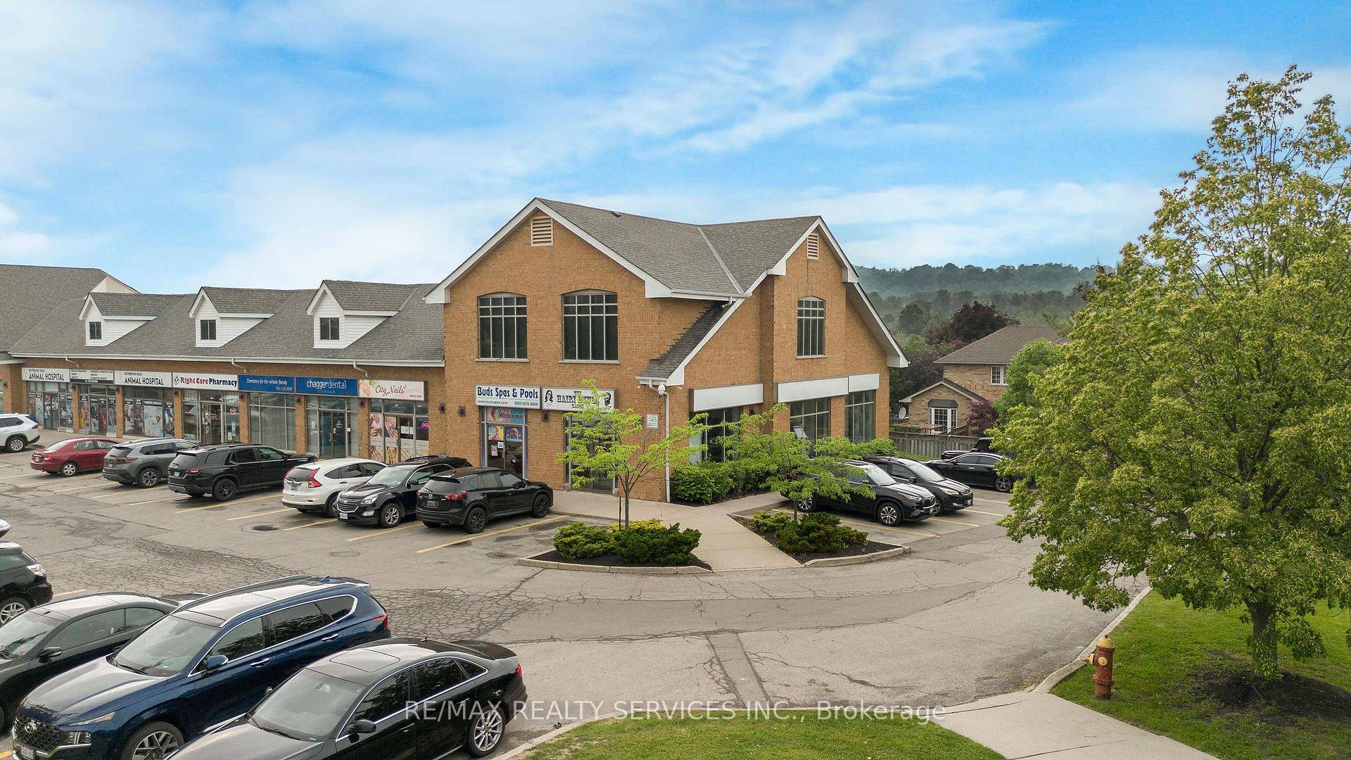 Bright amp ; spacious corner unit within a retail plaza in Dundas.