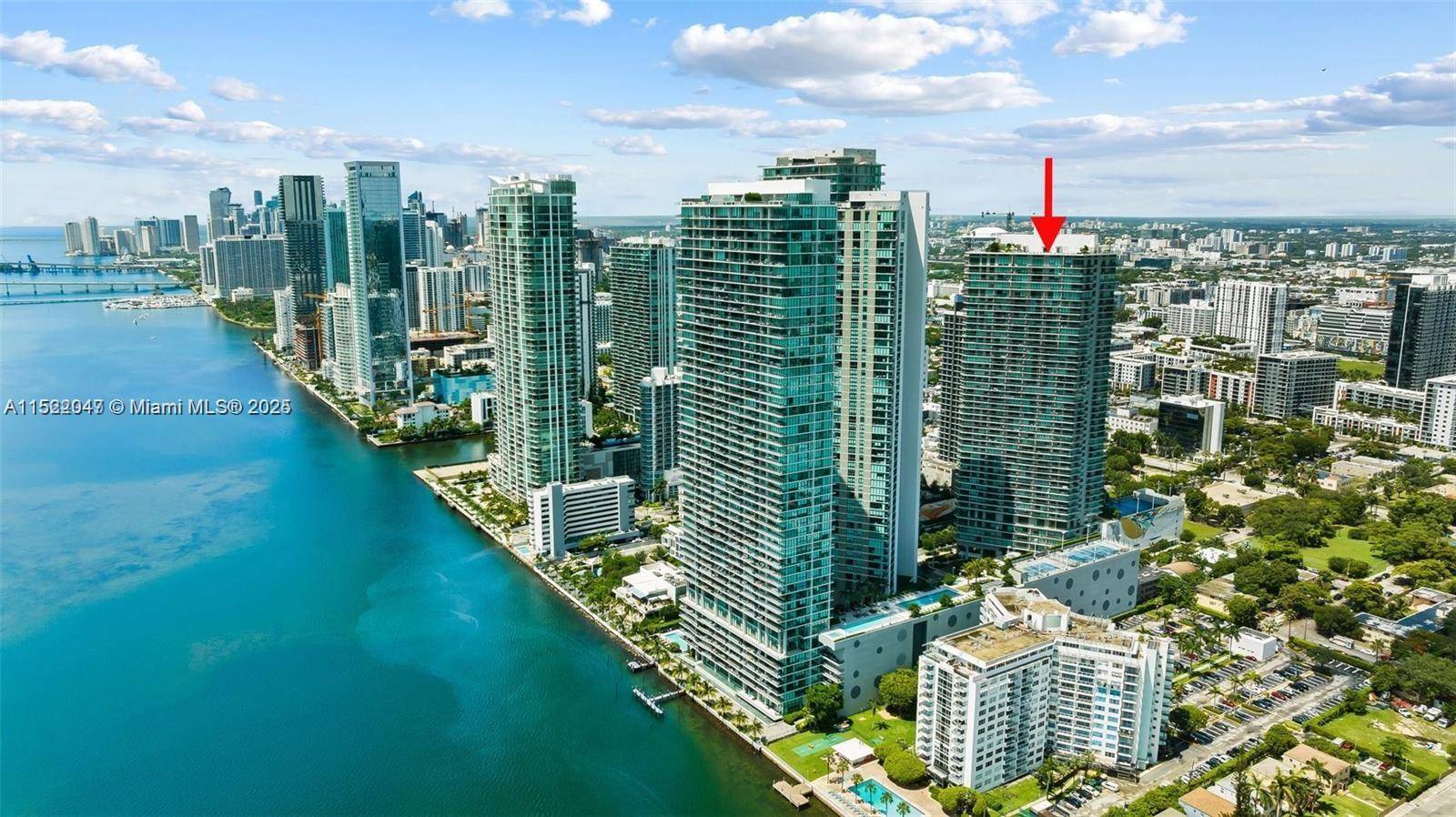 Beautiful 2 bedroom 2 bathroom with amazing views to Midtown and Wynwood.