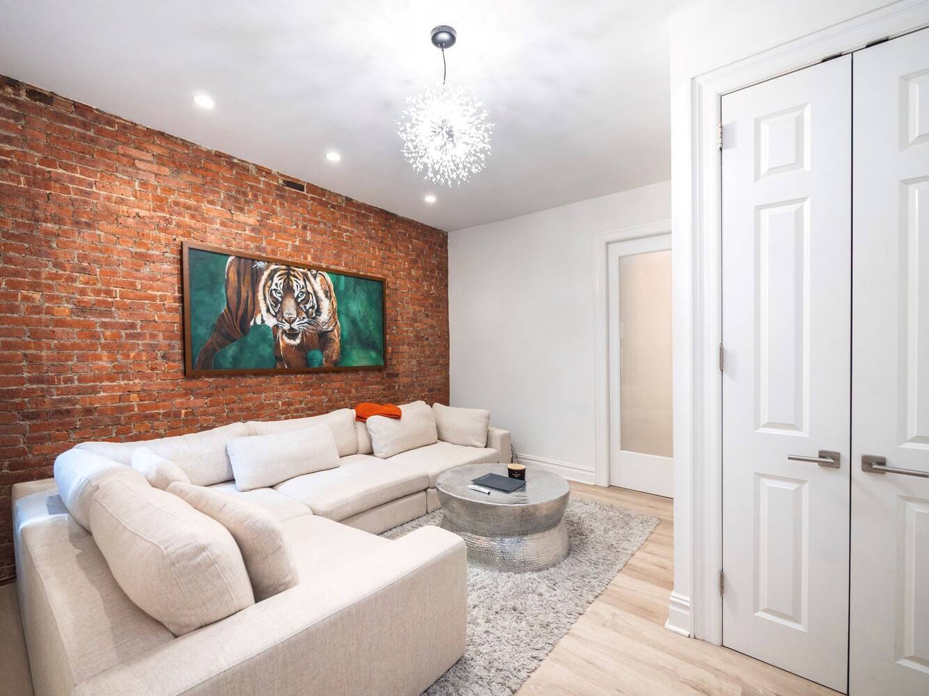 South Facing, Loft Like 1 Bedroom with Soaring Ceilings, Renovated Kitchen amp ; Bath in Prime Murray Hill Welcome to Apartment 1A at 133 East 30th Street a rare opportunity ...