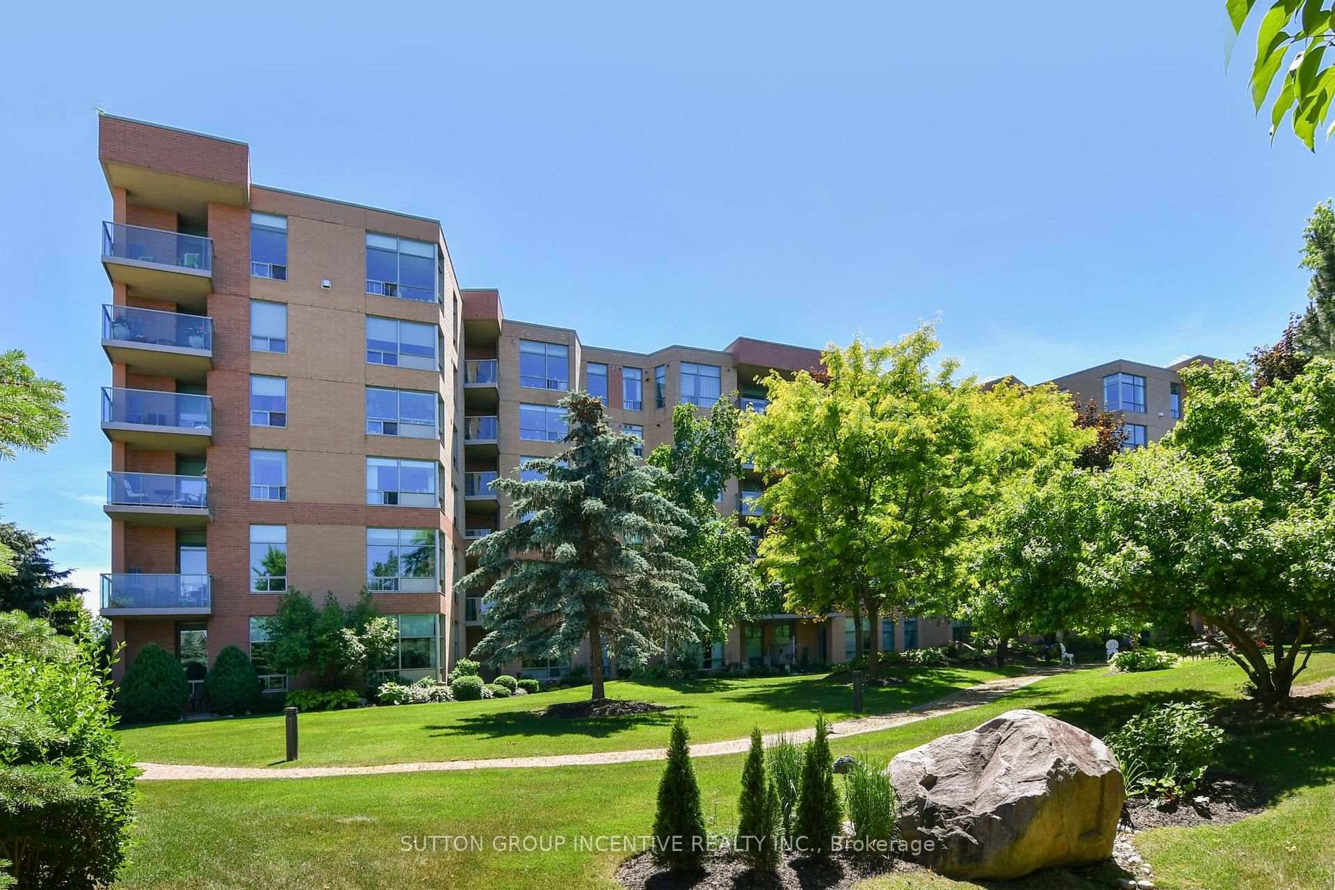 This cozy, well kept 2 bedroom, 2 bathroom unit is located in one of the premier condo apartment buildings in Alliston.