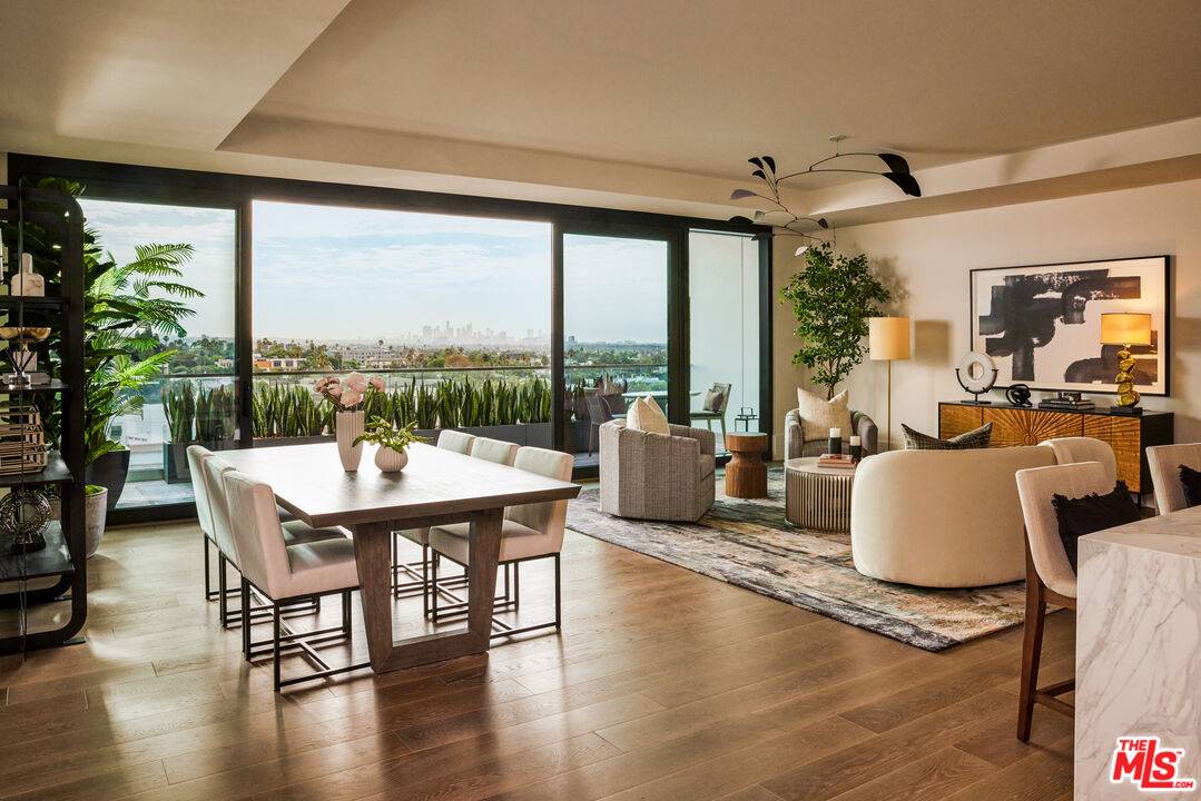 8420  W Sunset Blvd 3BR Sunset Strip La