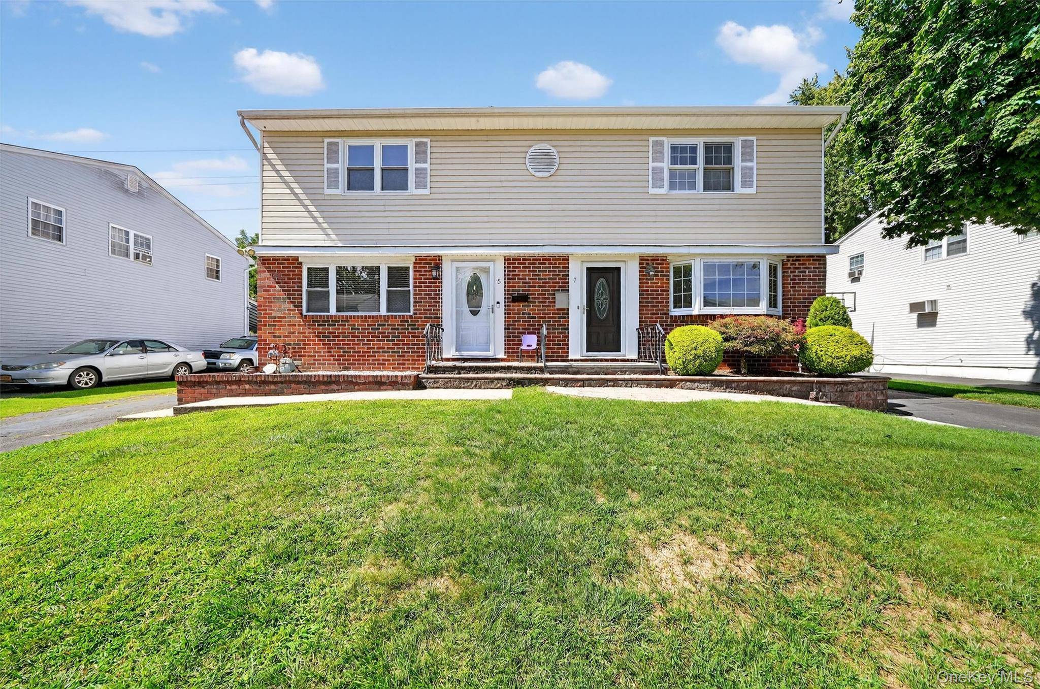 Welcome to this well maintained 3 bedroom, 2.