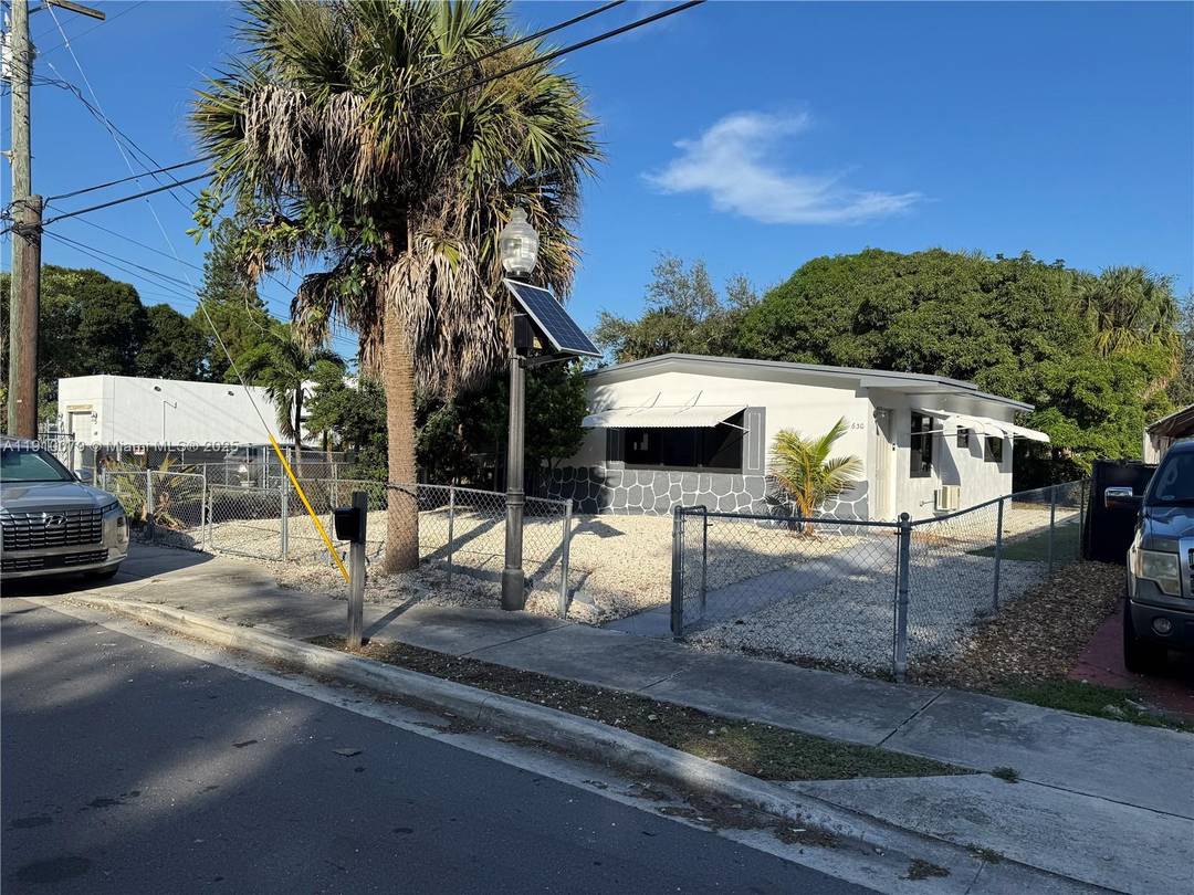 Stylish 2 bed, 1 bath single family home just minutes from downtown Fort Lauderdale and the beach.