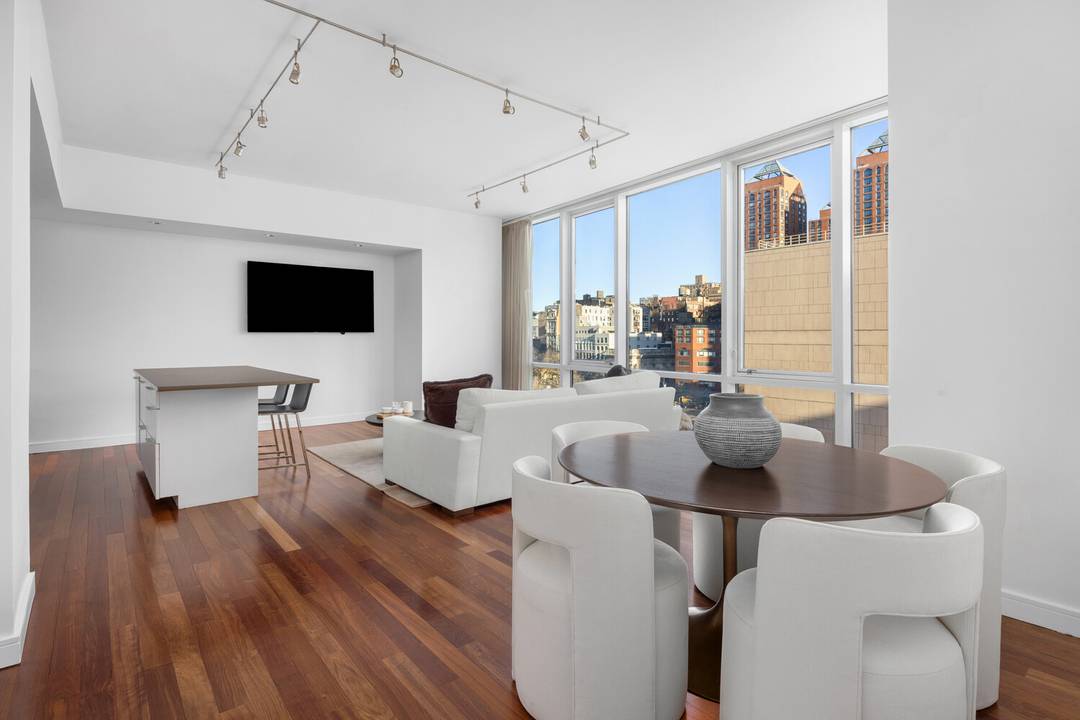 Welcome home to the heart of downtown Manhattan where Union Square, Flatiron, and Greenwich Village meet.