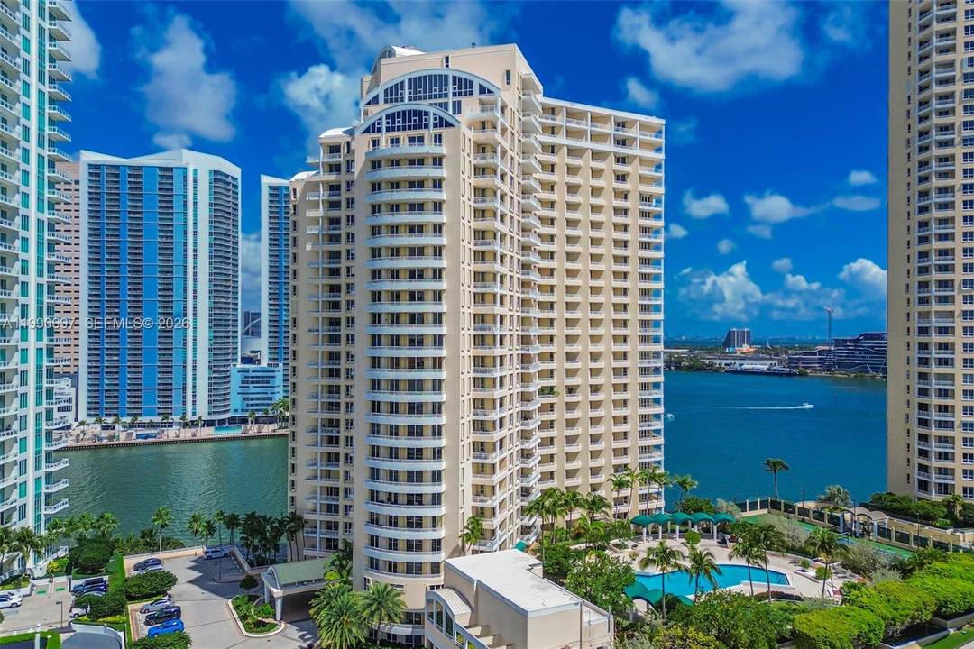 Welcome to One Tequesta Point, a prestigious waterfront residence nestled on the exclusive island of Brickell Key one of Miami s most sought after and private enclaves.