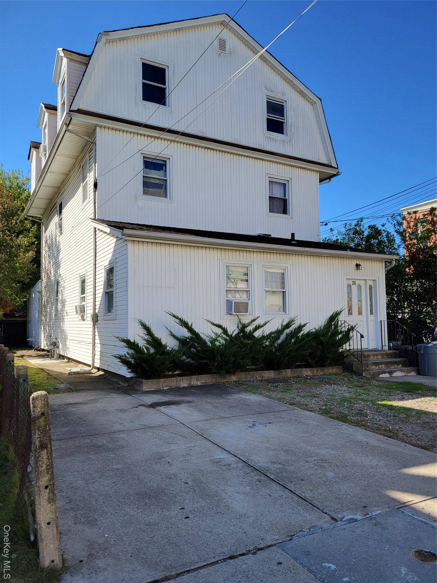Welcome to this beautifully renovated third floor apartment in the heart of Valley Stream, Long Island.
