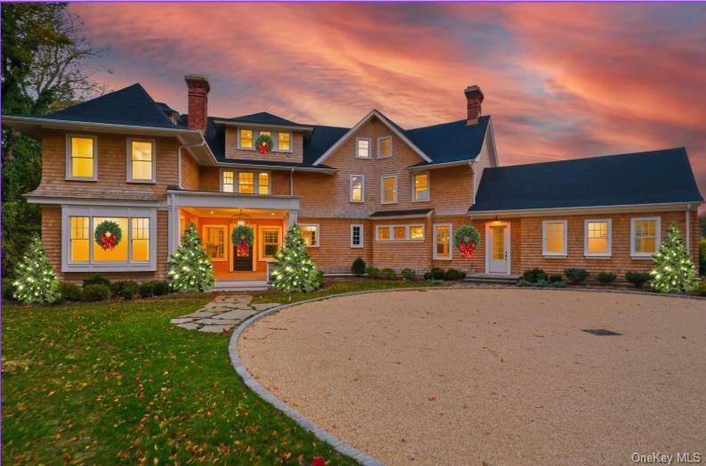 Huntington Bay, NY. The one you have been waiting for in Bay Hills.