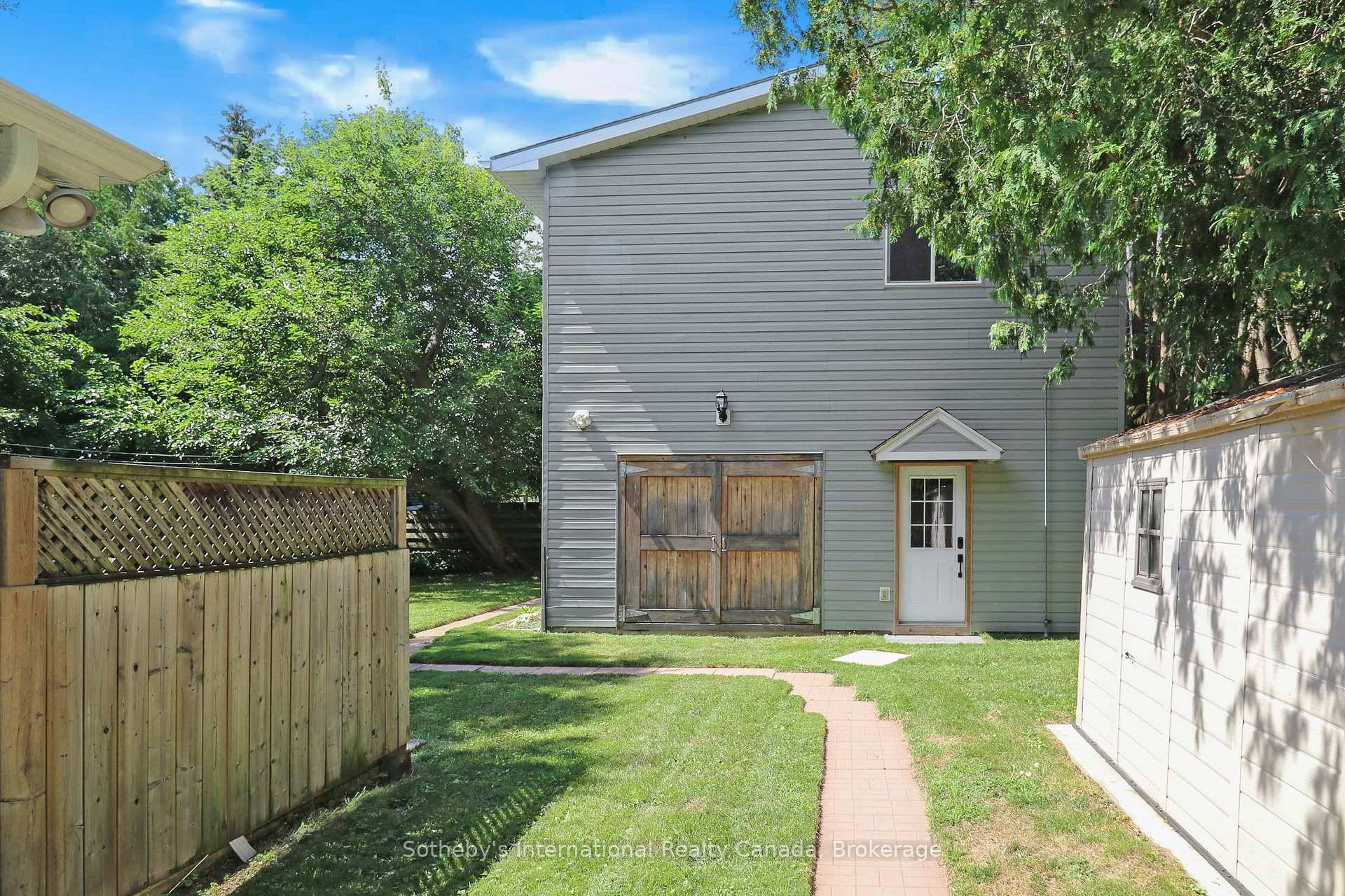 ANNUAL RENTAL in the tree streets of Collingwood !