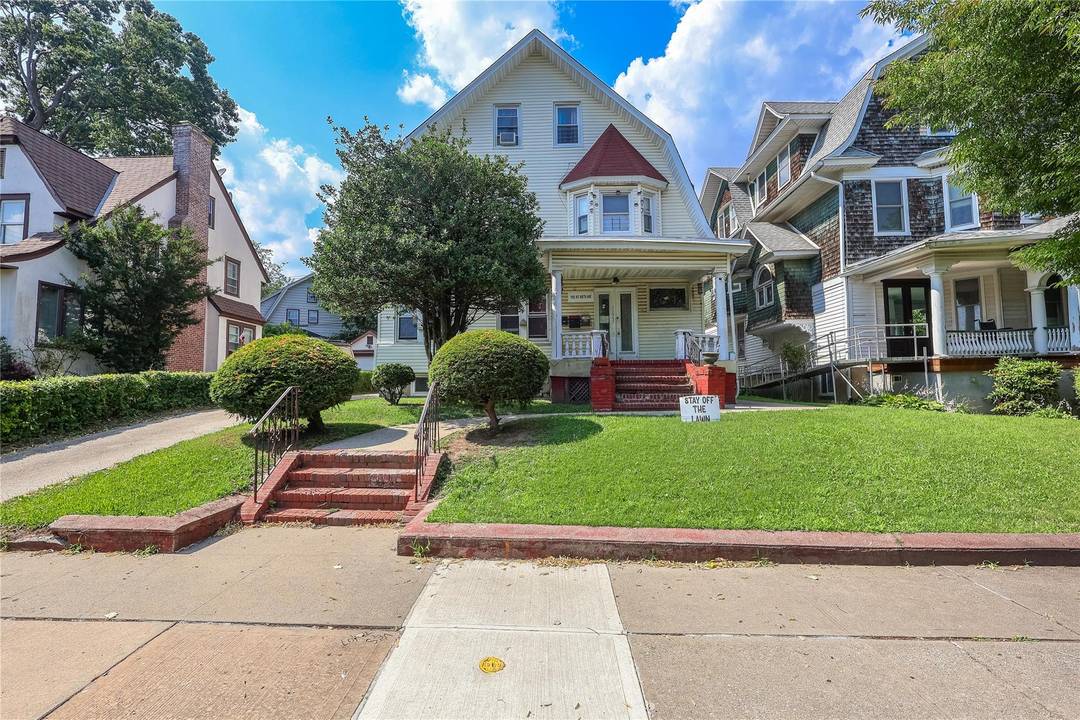 Prime Location in North Richmond Hill part of Queens.